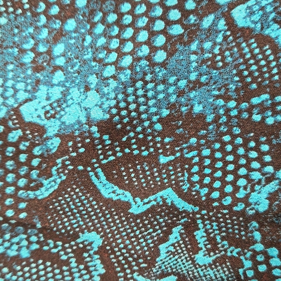 WHITE HOUSE BLACK MARKET 100% SILK SNAKE PYTHON PRINT SCARF WRAP - Picture 7 of 7